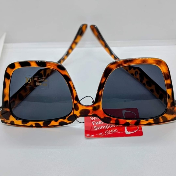 Tortoise Shell Boyfriend framed Dark Sunglasses - Picture 2 of 2